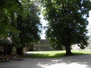 Blick auf die Burgschänke der Burg Pappenheim